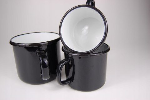 KUBEK EMALIOWANY 12 CM 1,2 L KWORTA CZARNY Z UCHEM KUBEK EMALIOWANY 12 CM 1,2 L KWORTA CZARNY Z UCHEM